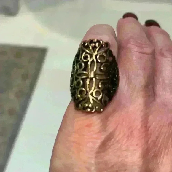 Jewelry - Bronze color Goldtone ring hearts cross
